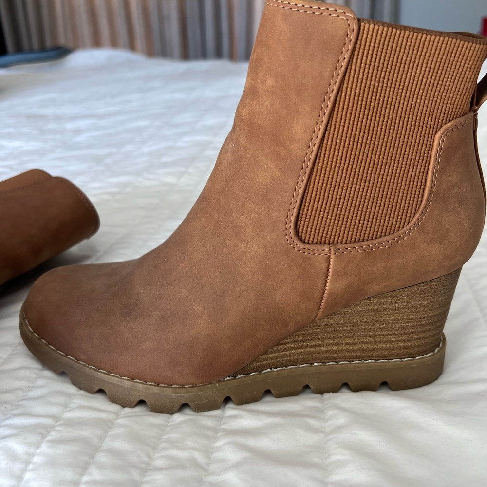 Suede brown wedge booties